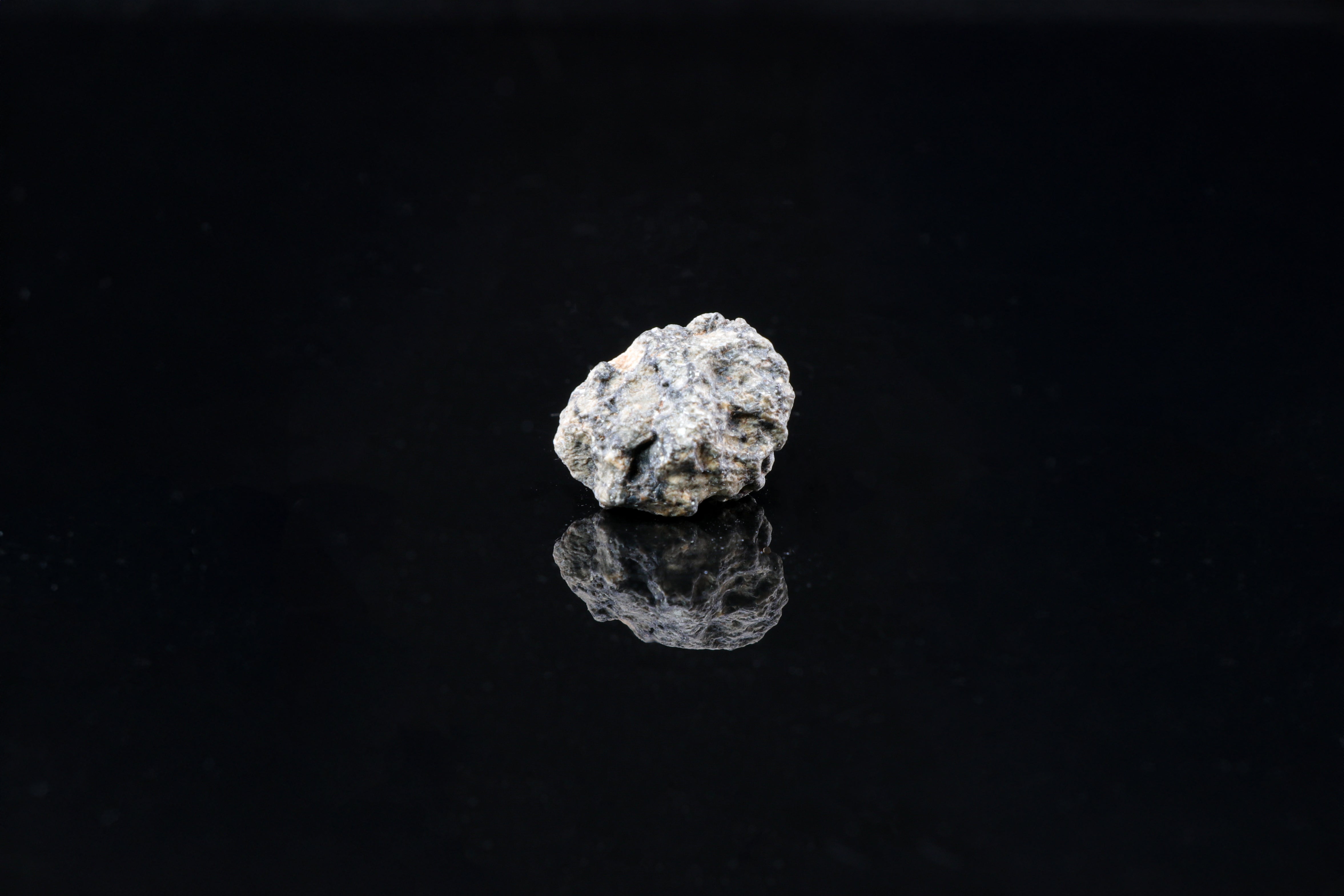 Gadamis 5 Lunar, Whole Stone Anorthosite with with Oval Shape - 3.07 grams